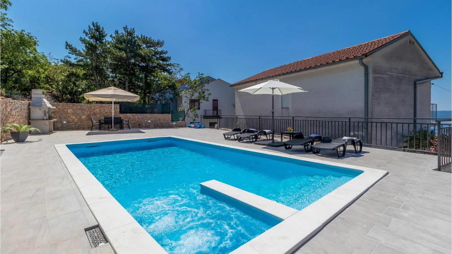 2 Bedroom Gorgeous Home In Dramalj Holiday home