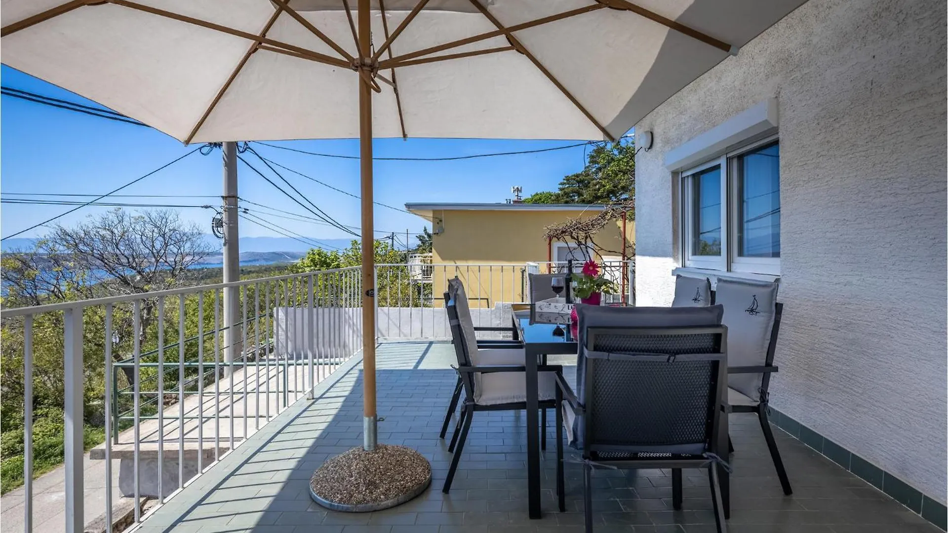 2 Bedroom Gorgeous Home In Dramalj