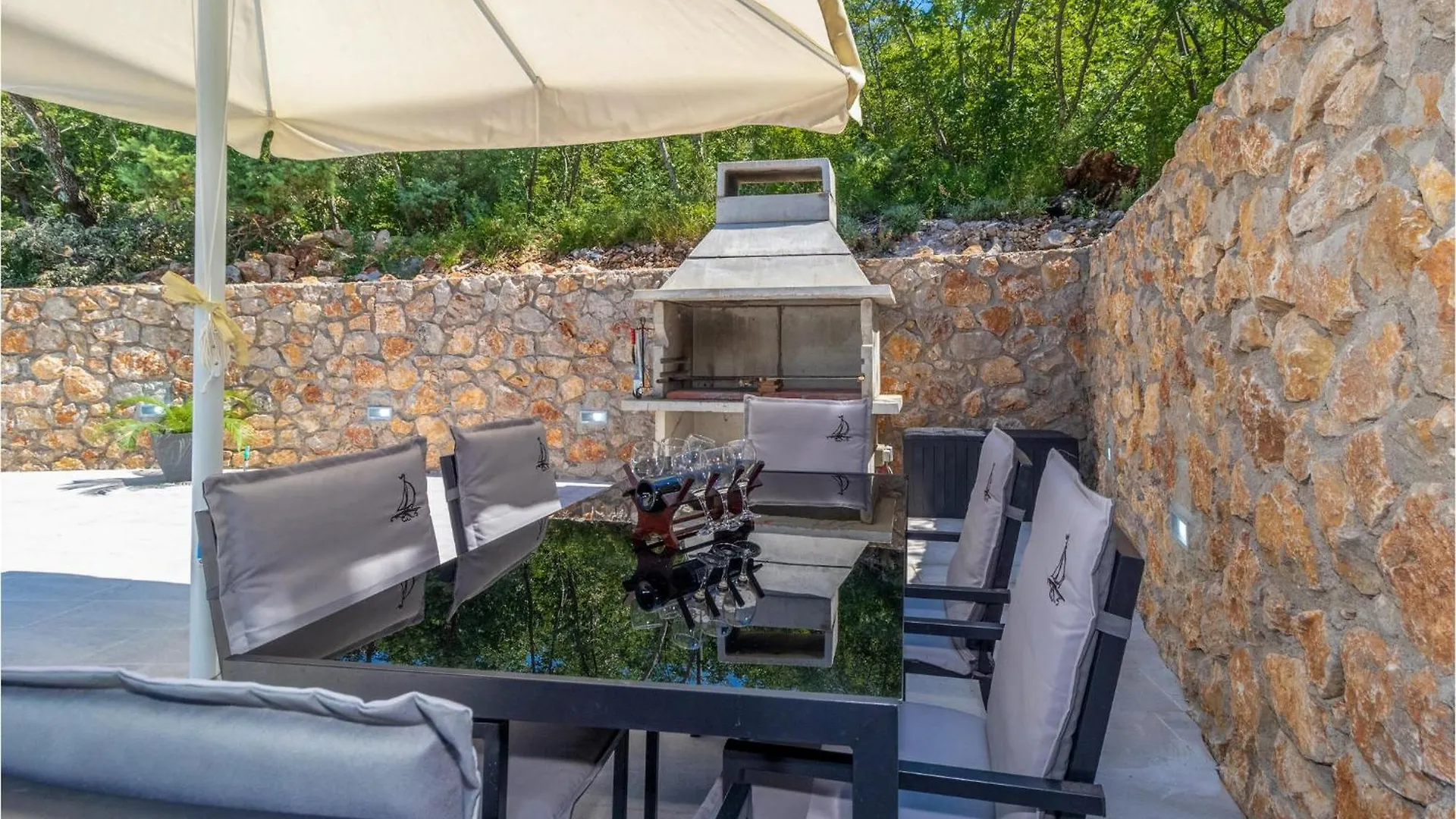 2 Bedroom Gorgeous Home In Dramalj 0*,